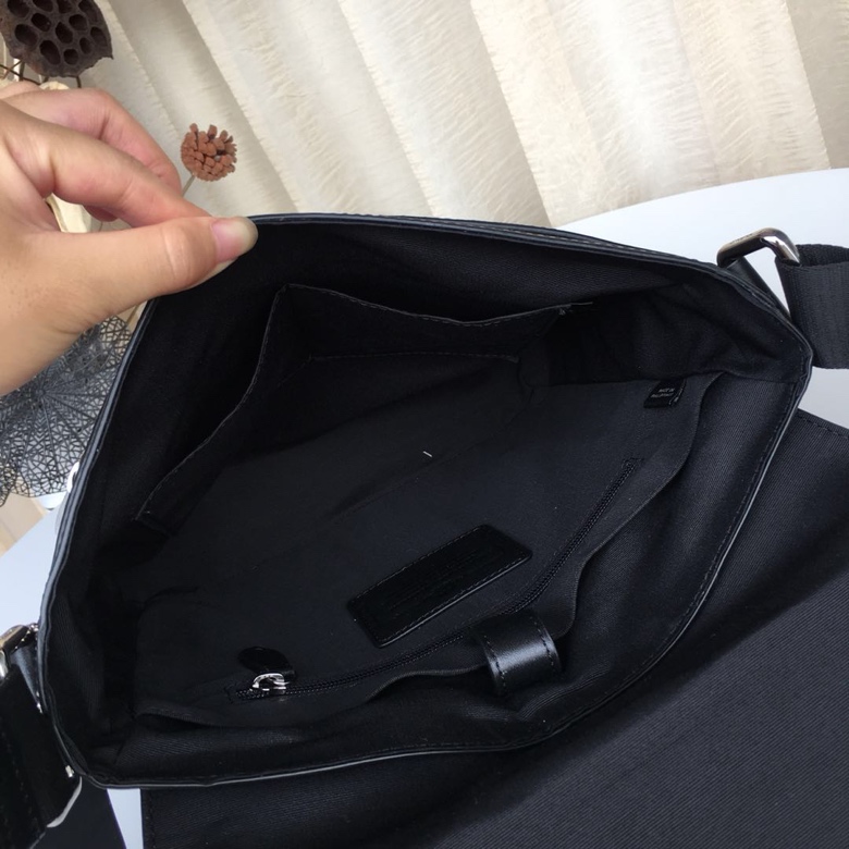 Coach F72220 男士全皮压花单肩斜挎包休闲包 百塔款 百分百头层牛皮 压c纹款 品质毋庸置疑