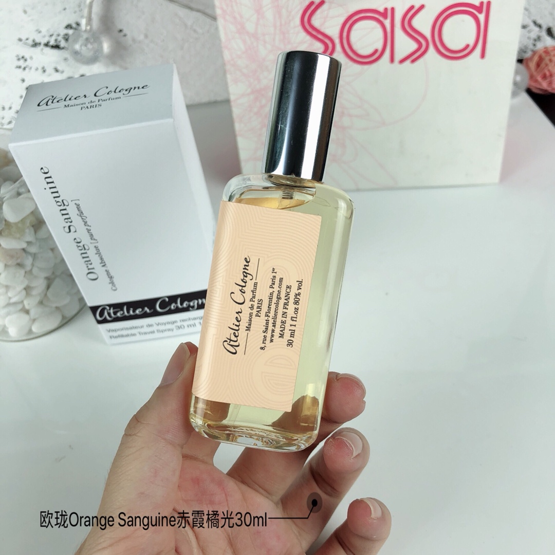 85💰专柜品质
欧珑Orange Sanguine赤霞橘光，这款被好多亲喜欢，说是它家醉受喜欢的香水之一也不过分，大瓣的橘子肉味，清新干净，回味悠长...
香调：柑橘调；
前调：血橙，苦橙；
中调：茉莉，老鹤草；
后调：零陵香豆，檀香木，琥珀