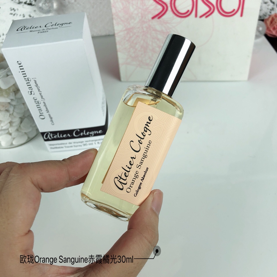 85💰专柜品质
欧珑Orange Sanguine赤霞橘光，这款被好多亲喜欢，说是它家醉受喜欢的香水之一也不过分，大瓣的橘子肉味，清新干净，回味悠长...
香调：柑橘调；
前调：血橙，苦橙；
中调：茉莉，老鹤草；
后调：零陵香豆，檀香木，琥珀