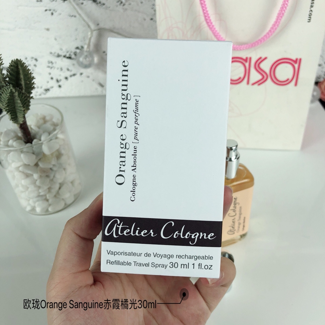 85💰专柜品质
欧珑Orange Sanguine赤霞橘光，这款被好多亲喜欢，说是它家醉受喜欢的香水之一也不过分，大瓣的橘子肉味，清新干净，回味悠长...
香调：柑橘调；
前调：血橙，苦橙；
中调：茉莉，老鹤草；
后调：零陵香豆，檀香木，琥珀
