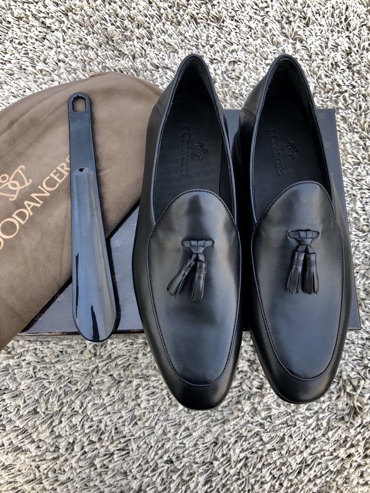 NO:897894,Originated from a big fashion brand in Paris, France [Purely handmade] Dual-purpose shoes for aristocrats, with private mold original last, original floor-absorbing outsole, the heel can be stepped on as a slipper, pure imported cowhide, no creases, distortion, softness 38/45;,,slippers,cowhide19860909源于法国巴黎时尚大牌【纯手工制作】貴族的懒人双用鞋履 私模原厂套楦 釆用吸地原版大底 后跟可踩脚当拖鞋 纯进口牛皮度无折痕扭曲软度 38/45；,,slippers,cowhide,Men's shoes