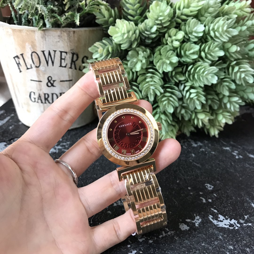 NO:157893,Batch: Original box: 50 VERSACE-Versace Q5C series, counter goods bottom cover, one table and one code, fidelity!  Original Swiss quartz movement, anti-glare sapphire mirror, Swarovski crystal diamond, 40mm watch diameter, can be controlled by both men and women. Original accessories are assembled 30 meters of waterproof life, and love and cherish it~~~~~, versace, versace, swarovski19860909批: 原盒:50 VERSACE-范思哲Q5C系列,专柜货底盖一表一码,保真！原装瑞士石英机芯,防眩目蓝宝石镜面,施华洛世奇水晶钻,40mm表径,男女皆可驾驭.原装配件组装30米生活防水,且爱且珍惜～～～～,,versace,versace,swarovski,Watch