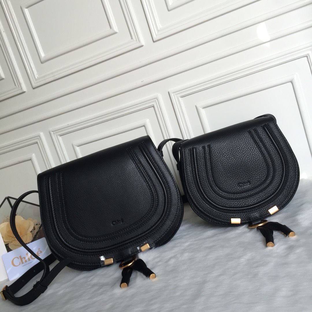 NO:175977,Marcie U-shaped bag Model size Large 2019# 24/20/10cm, Small 19/16/9cm Size comparison chart., Chloe19860909Marcie U型包 型号尺寸大号2019# 24/20/10cm,小号# 19/16/9cm 大小对比图.,克洛伊,Bag