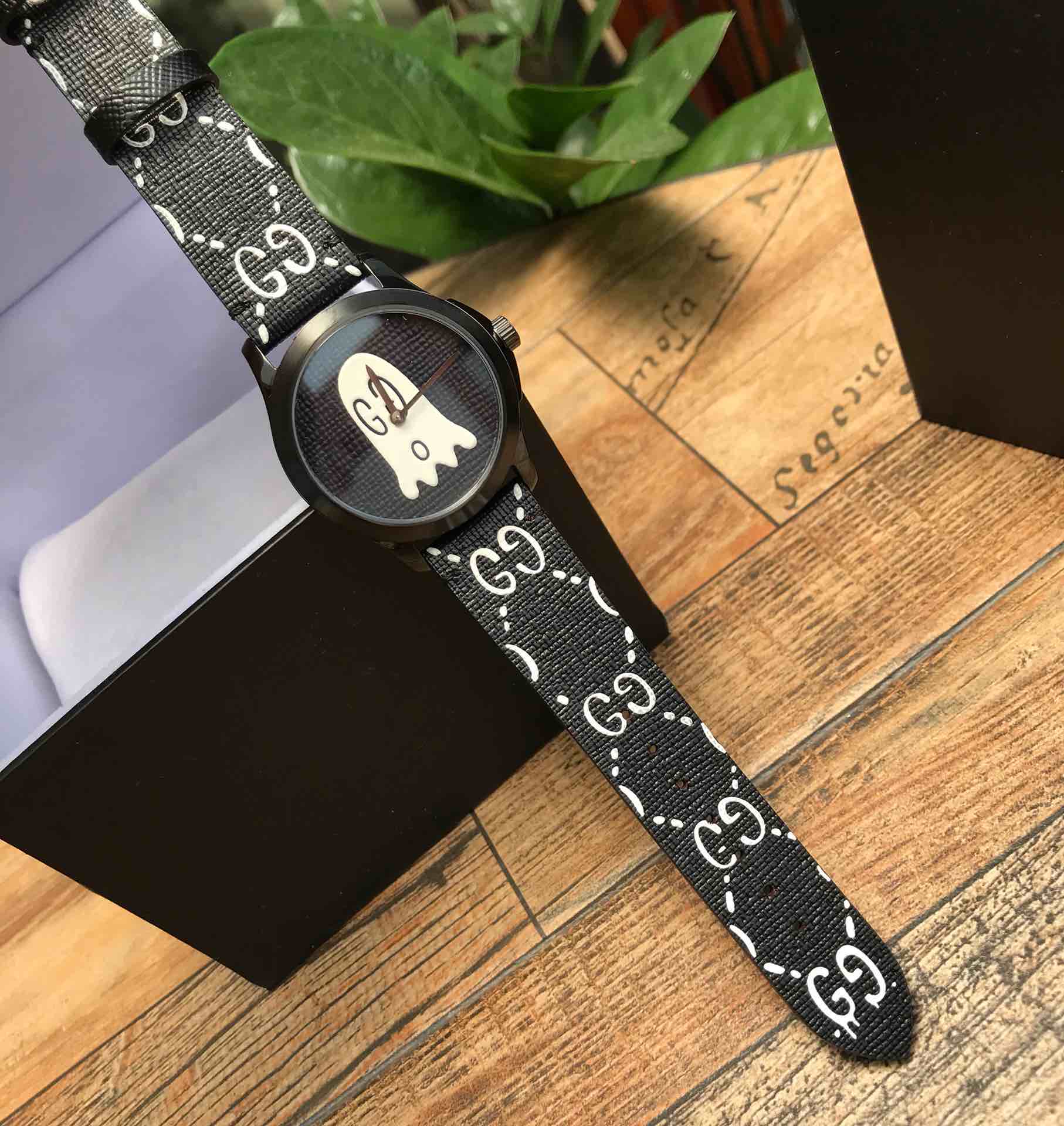 NO:156497,Batch: Original box: 30 Gucci latest shipment The watch is made of brushed polished black PVD case Black leather dial with yellow 