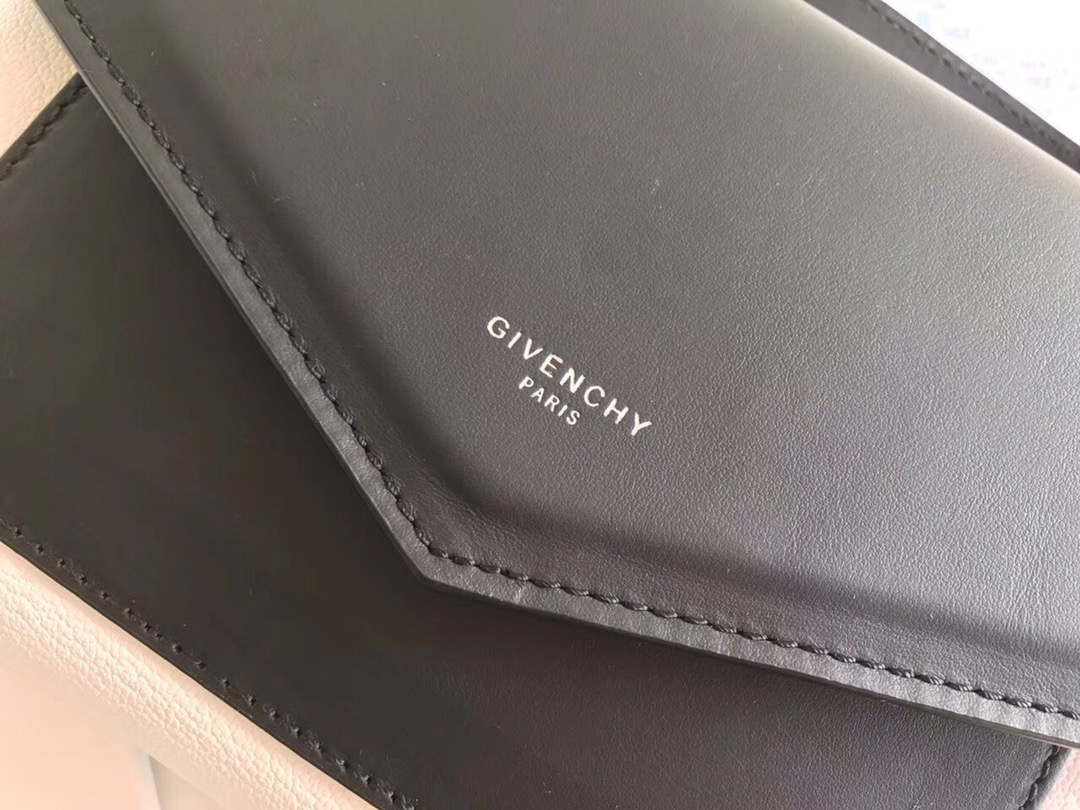 Givenchy纪梵希斜挎信封包 0147黑白拼色