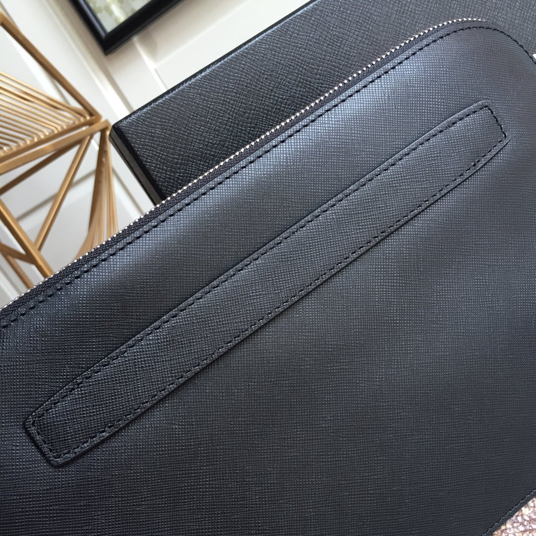 PRADA普拉达进口十字纹牛皮男士手包2NG056G