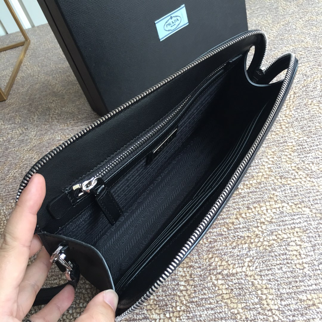 PRADA普拉达进口十字纹牛皮男士手包2NG056G