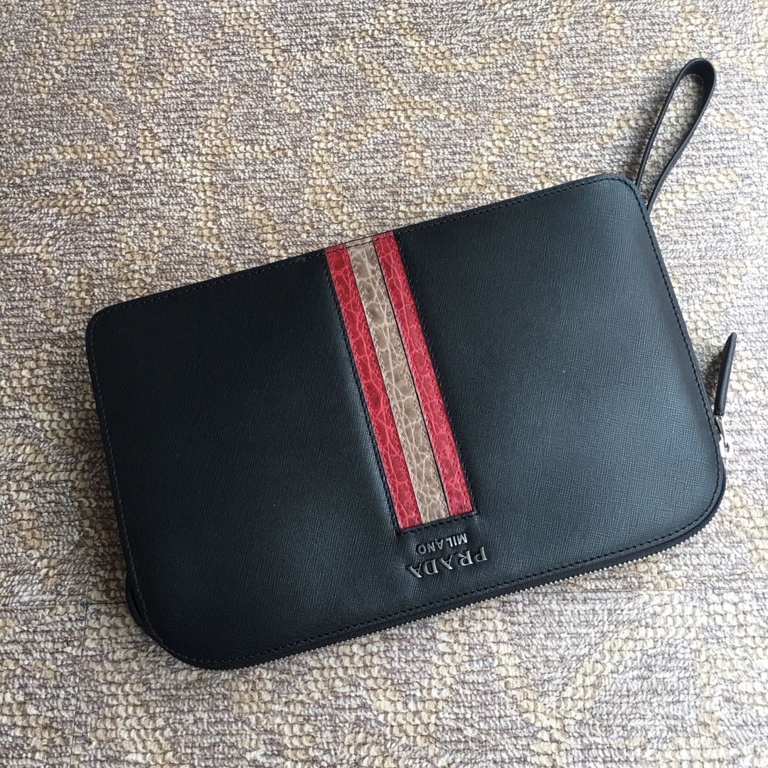 PRADA普拉达进口十字纹牛皮男士手包2NG056G