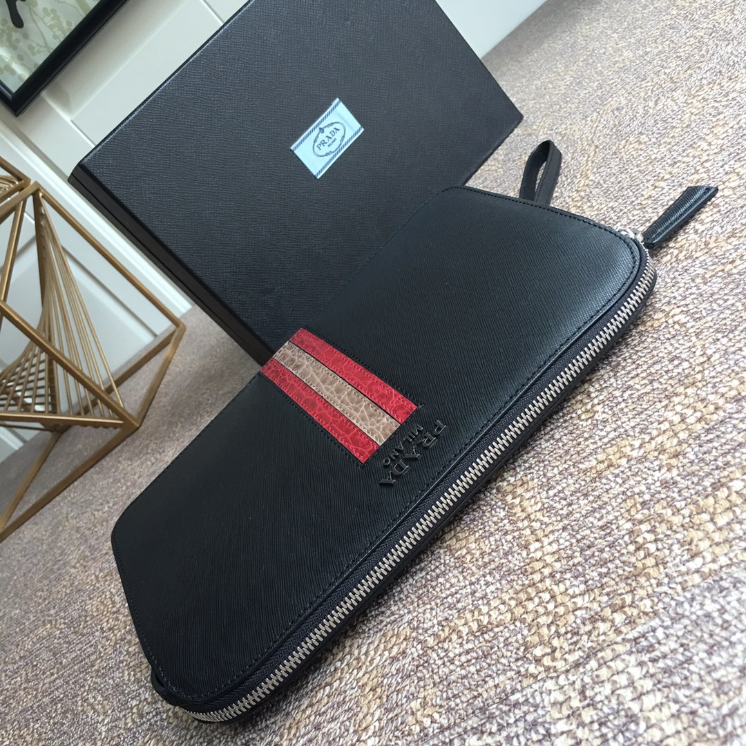 PRADA普拉达进口十字纹牛皮男士手包2NG056G