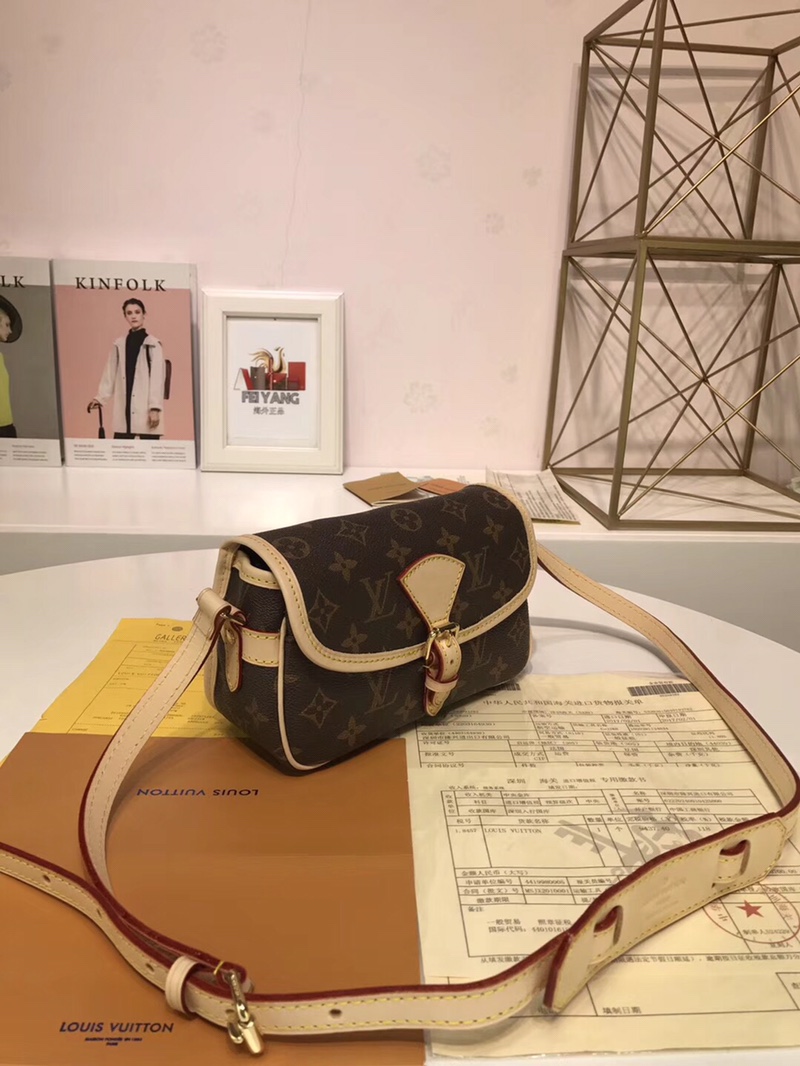 Louis Vuitton M42251 Monogram 20x13x8cm crossbody everyday