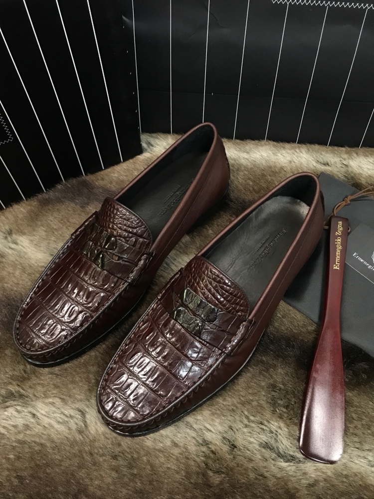 NO:345498,[All models of our bank can be replaced] Latest [whole belly] Noble special supply [spot] [whole pair of imported Thai Siamese crocodile belly] A fierce product is coming [rose] [rose] Full imported German ox inside, perfect and smooth stitching, uniform and coherent, fine craftsmanship, simple and easy to wear, soft enough to be comfortable 38/44 [configured with special maintenance oil, special towel] High-end luxury You deserve it,19860909【本行所有款式可换款】最新【整张肚皮】貴族专供【现货】【整双泰国进口暹罗鳄鱼肚皮】狠货来袭 [玫瑰][玫瑰] 内里用全进口徳国胎牛 完美顺畅的车缝线 均匀连贯 工艺精细 套脚的设计简单易穿 柔软程度足以舒适 38/44【配置专用保养油 专用毛巾】高端奢侈 您值得拥有,,Men's shoes