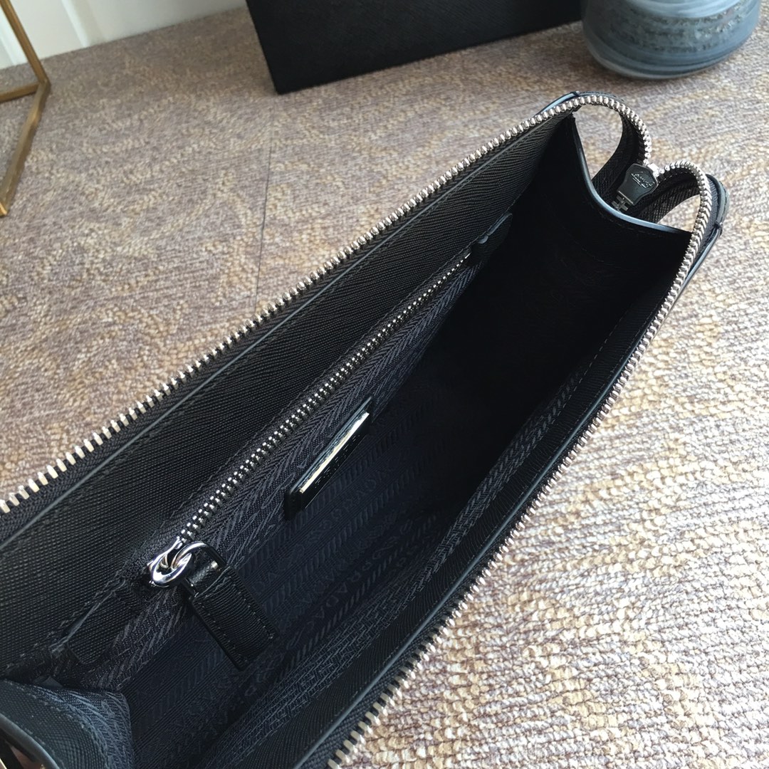 PRADA普拉达进口十字纹牛皮男士手包2VE009V