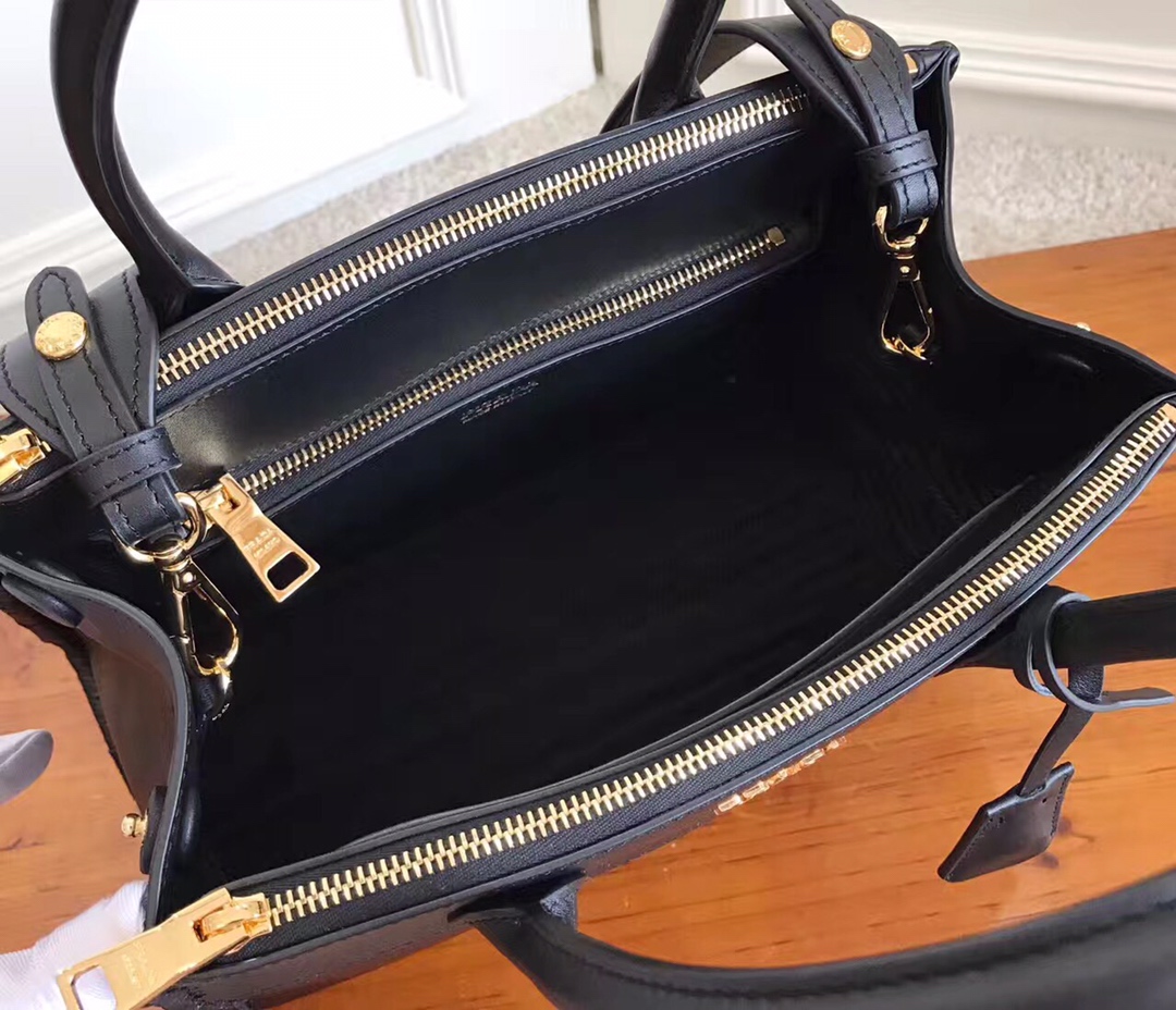 PRADA普拉达进口十字纹牛皮手提包1BA102