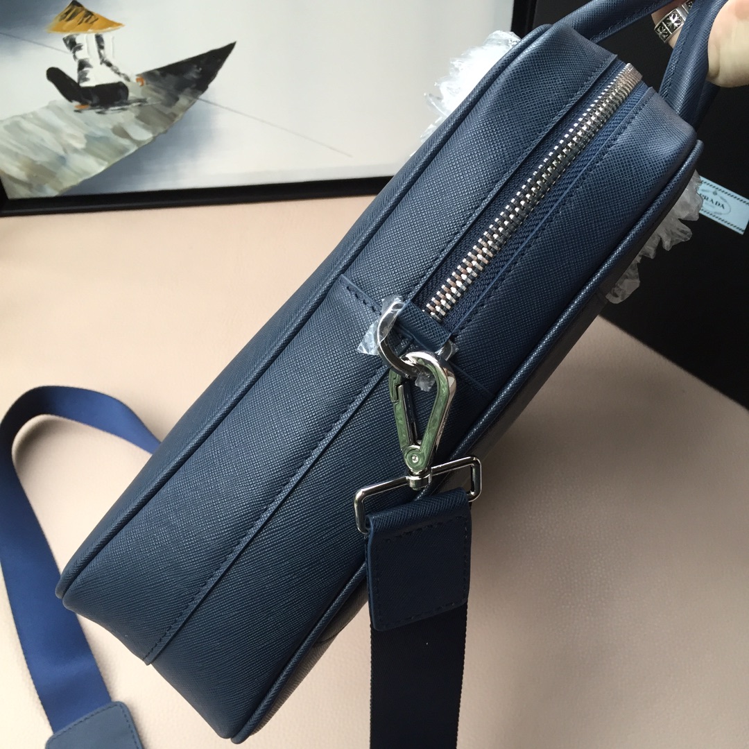 PRADA普拉达进口十字纹牛皮公文包0891