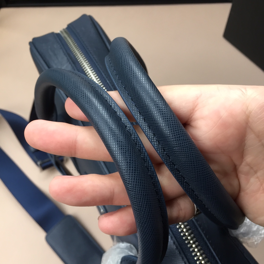 PRADA普拉达进口十字纹牛皮公文包0891