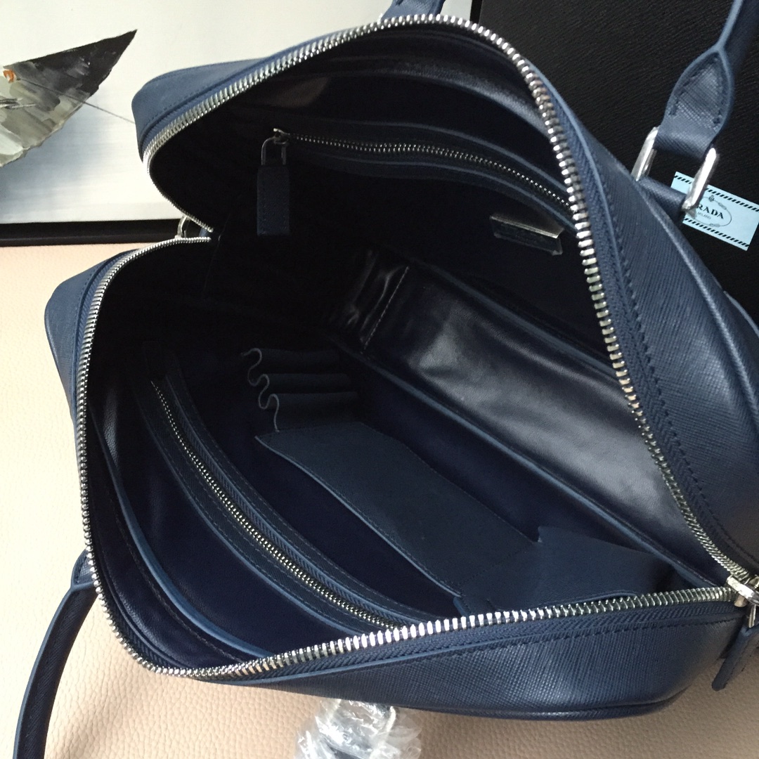 PRADA普拉达进口十字纹牛皮公文包0891