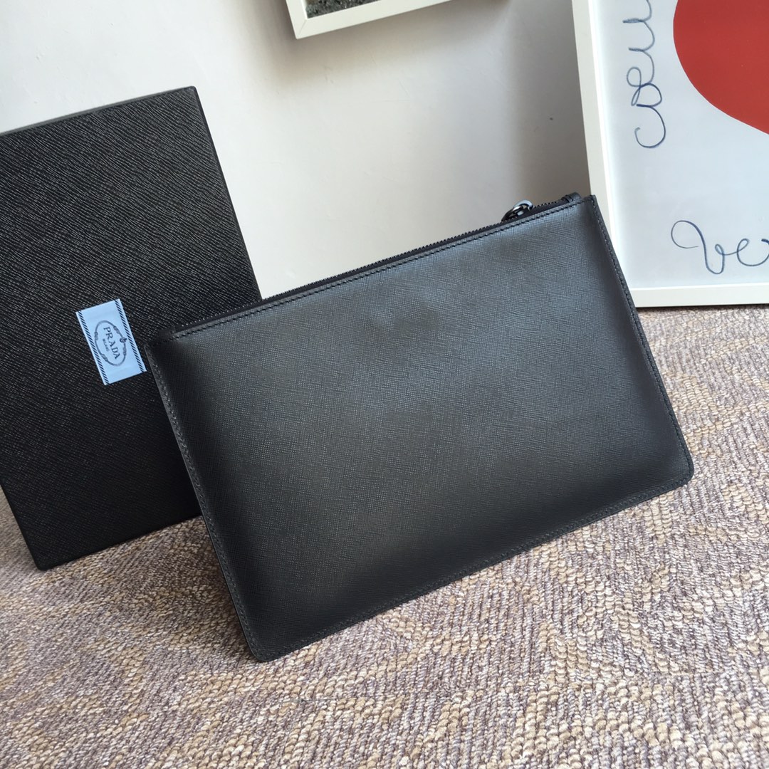 PRADA普拉达进口十字纹牛皮男士手包2NG005W