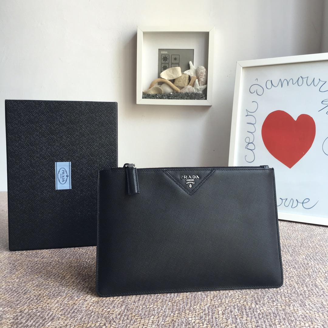 PRADA普拉达进口十字纹牛皮男士手包2NG005W