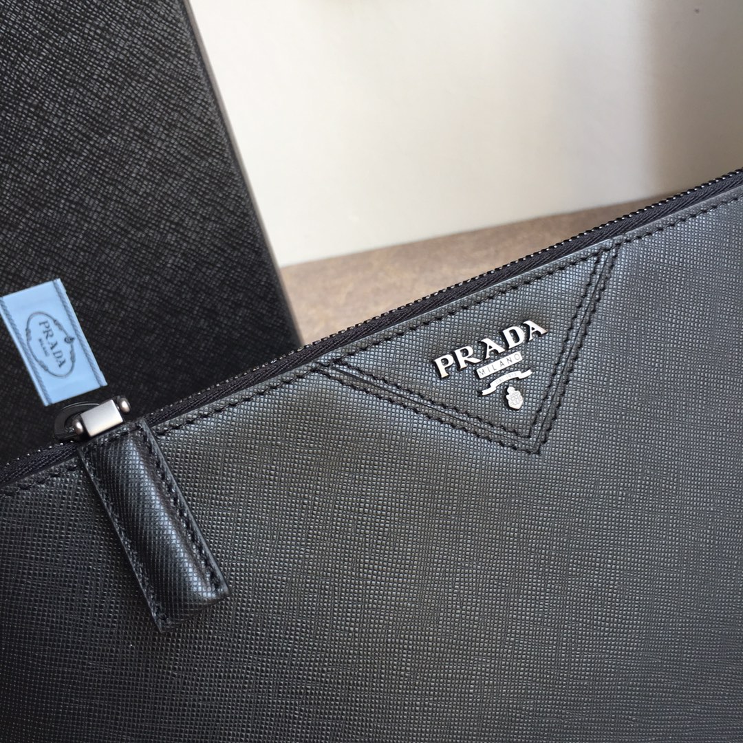 PRADA普拉达进口十字纹牛皮男士手包2NG005W