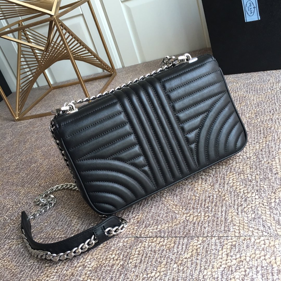 PRADA普拉达进口小牛皮链条包1BD108