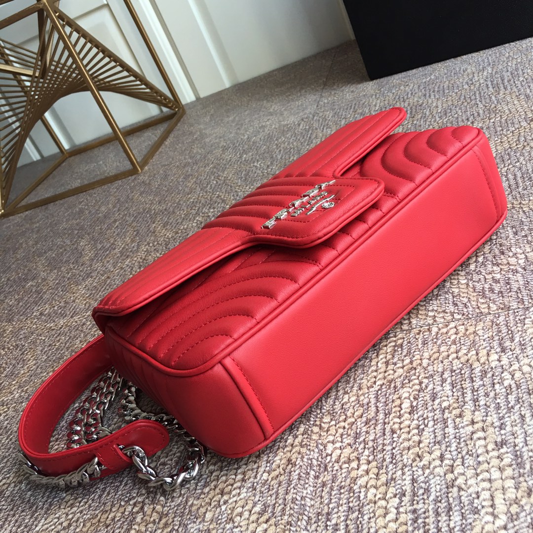 PRADA普拉达进口小牛皮链条包1BD108