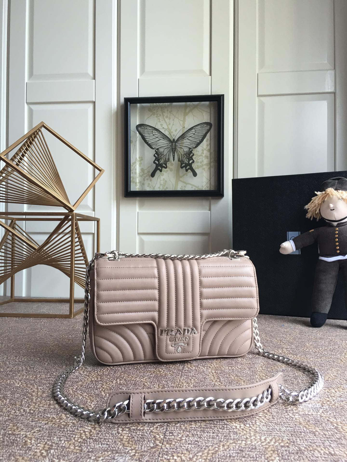 PRADA普拉达进口小牛皮链条包1BD108