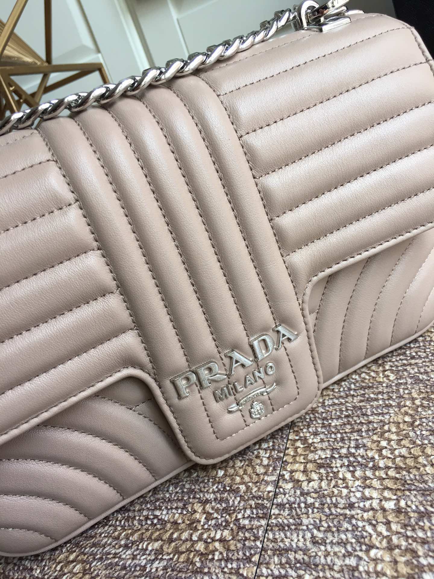 PRADA普拉达进口小牛皮链条包1BD108