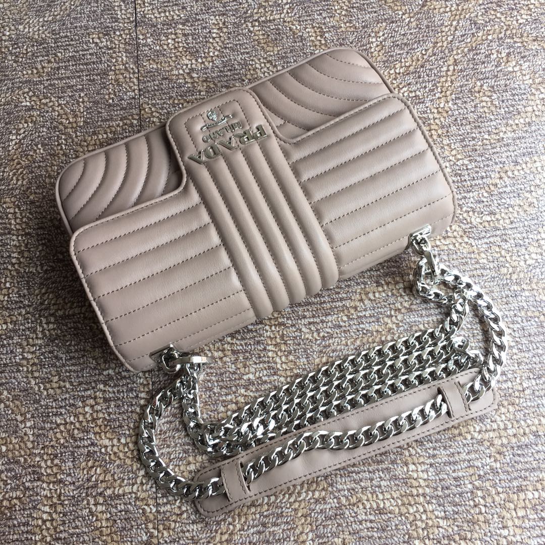 PRADA普拉达进口小牛皮链条包1BD108