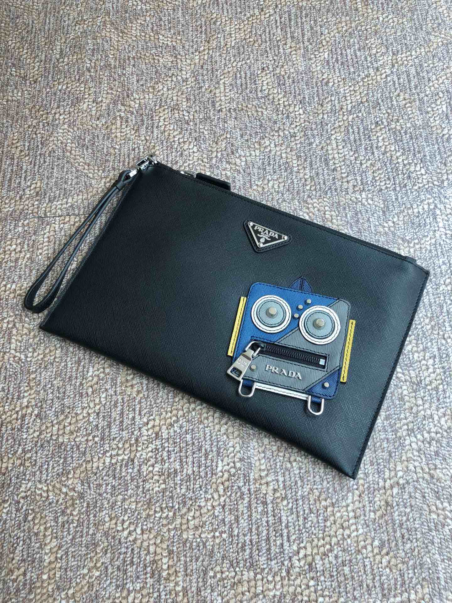 PRADA普拉达进口十字纹牛皮男士手包2VG005