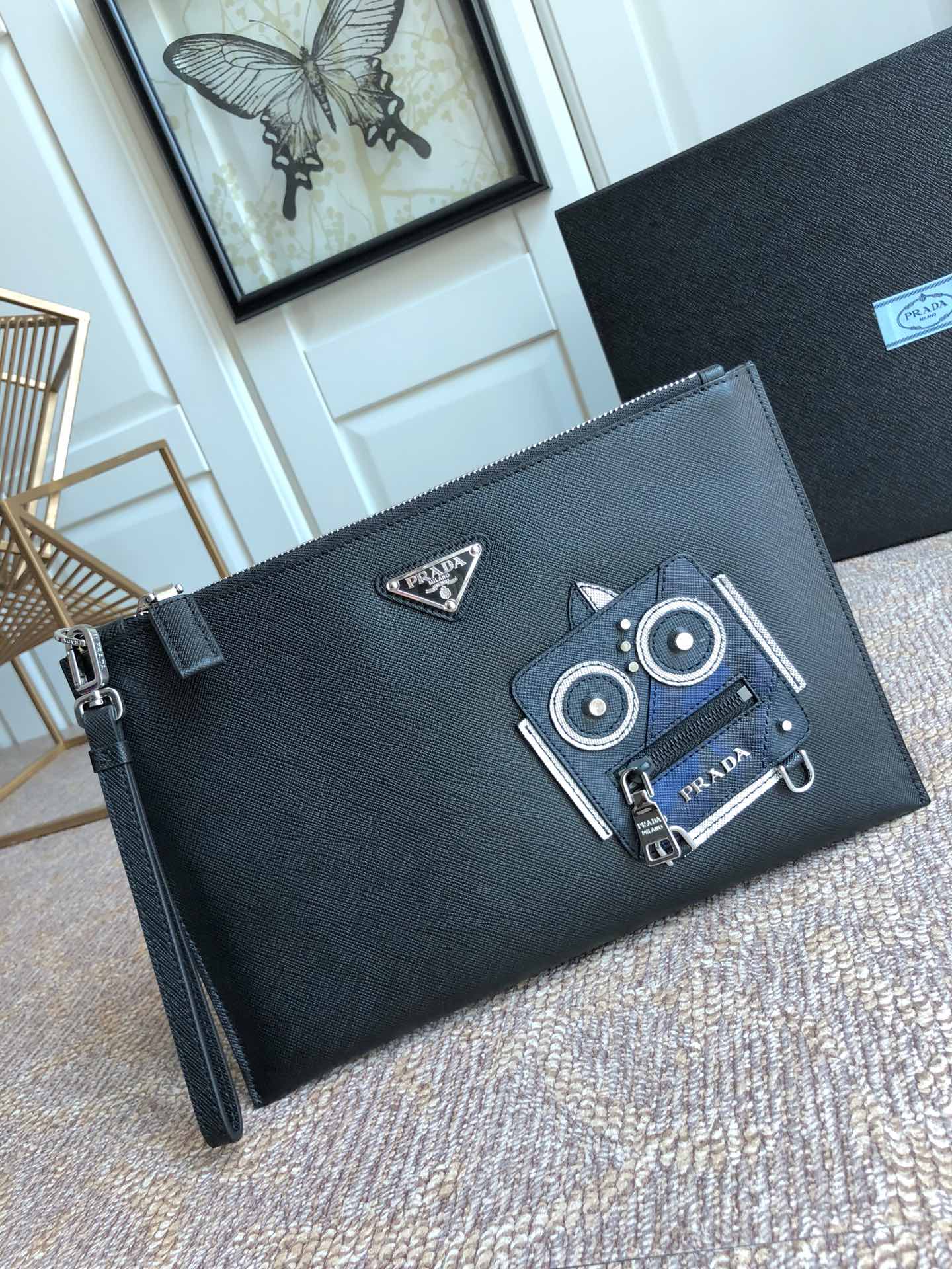 PRADA普拉达进口十字纹牛皮男士手包2VG005