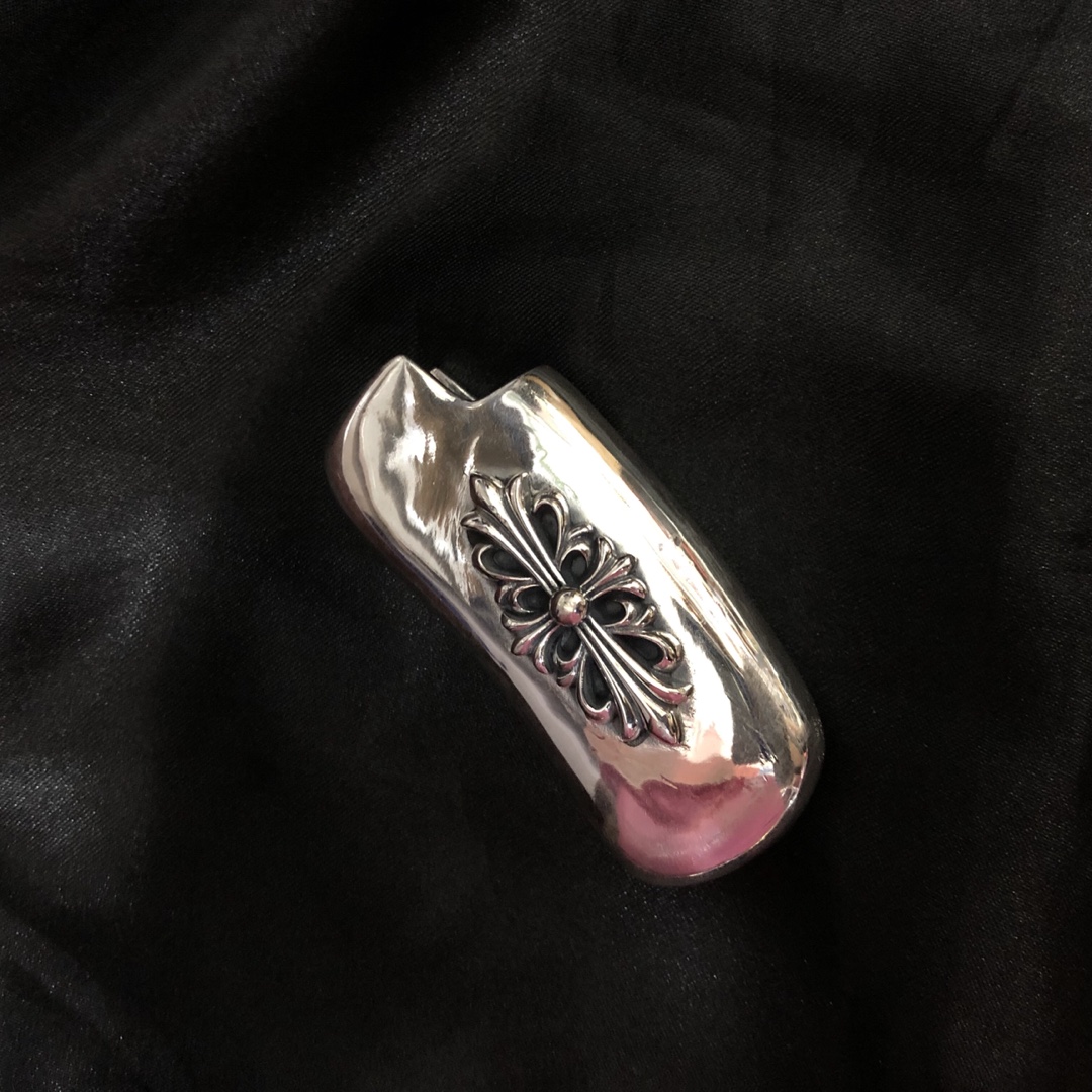 NO:106018,Croxin Chrome hearts new lighter case A wisp of green smoke Taste every bit of the road to success, shuttle through various occasions, instantly ignite personal charm, it is cool to give it to others for your own use Xiao Qianghua style, jewelry quality, chrome hearts, chrome hearts19860909克罗心Chrome hearts新款火机壳 一缕青烟 品味成功路上的点点滴滴,穿梭于各种场合 瞬间点燃个性魅力 送人自用都很炫酷 萧蔷花款,饰品精品,chrome hearts,chrome hearts,Jewelry