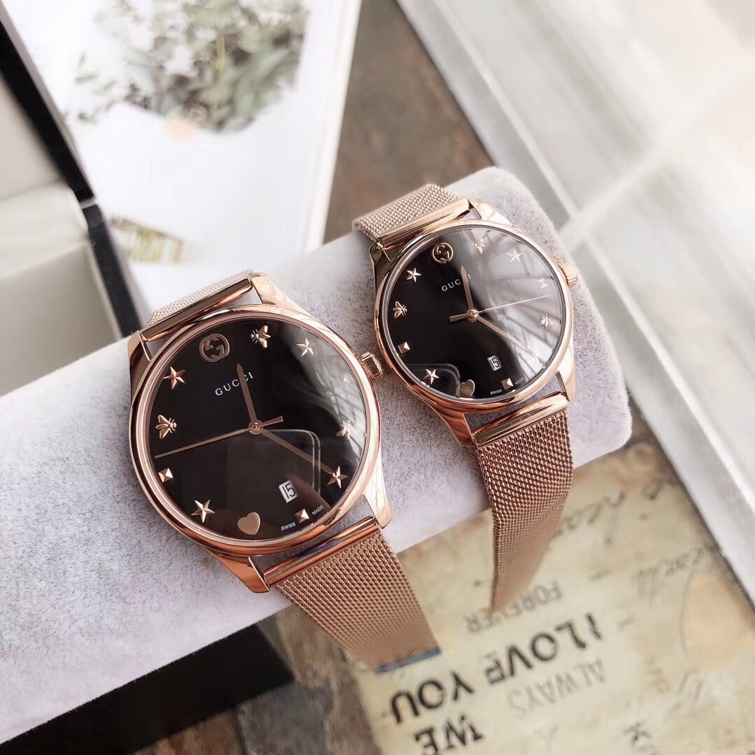 NO:388439,Channel goods fidelity packaging 30 Gucci counter latest net with quartz men and women’s counter!  38mm-29mm diameter, paired with interlocking G crown, natural shell dial, equipped with silver stars and planetary patterns, bee carved back shell, original Swiss gold movement, sapphire mirror!  Mesh with original buckle!  ,gucci,gucci19860909渠道货保真包装30 Gucci古驰专柜最新网带石英男女对表！38mm-29mm表径,搭配interlocking G表冠,天然贝壳表盘,配以银色星星和星球图案,蜜蜂雕花后壳,原装瑞士金色机芯,蓝宝石镜面！网带原装表扣！,,gucci,gucci,Watch