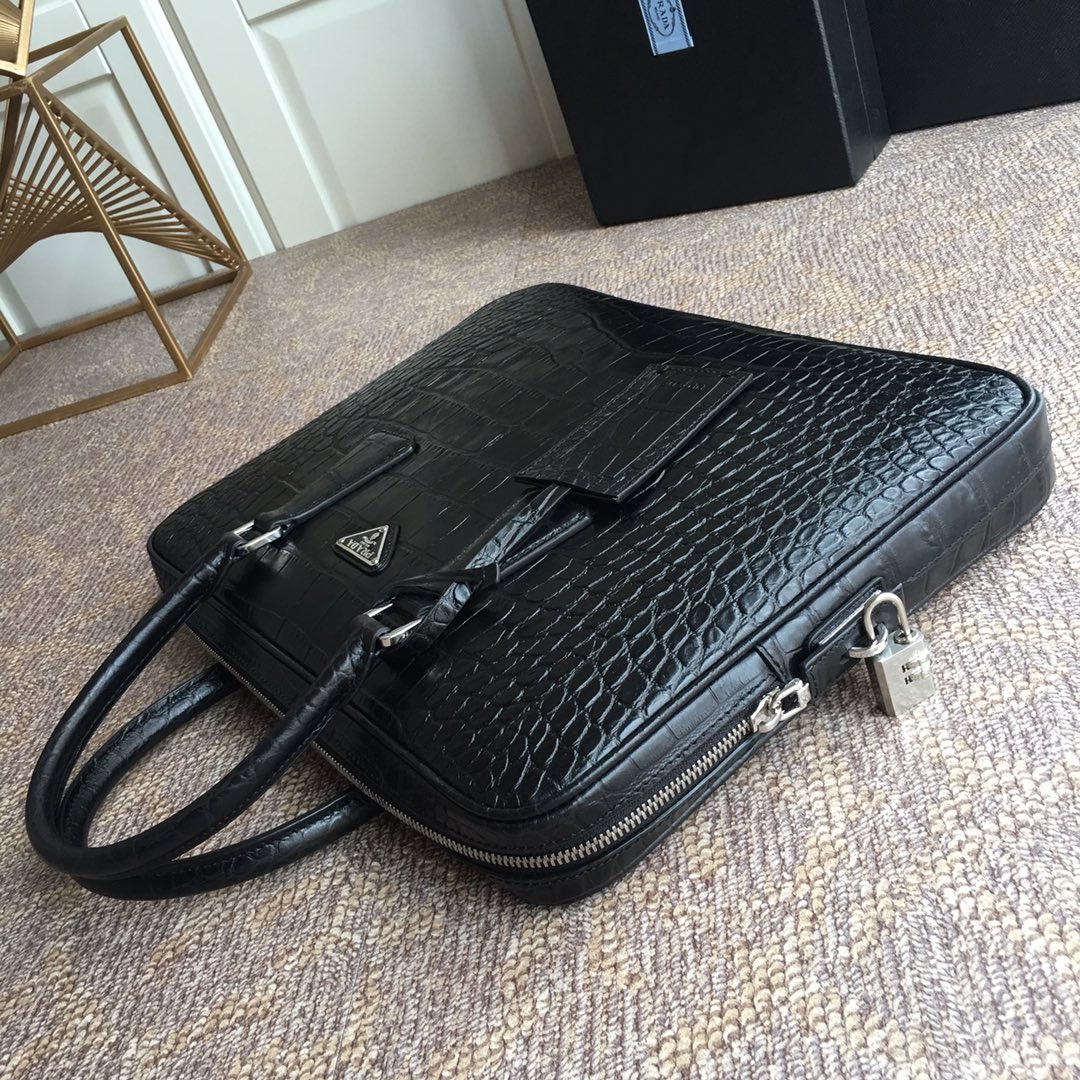 PRADA普拉达鳄鱼纹黑色公文包2VE368
