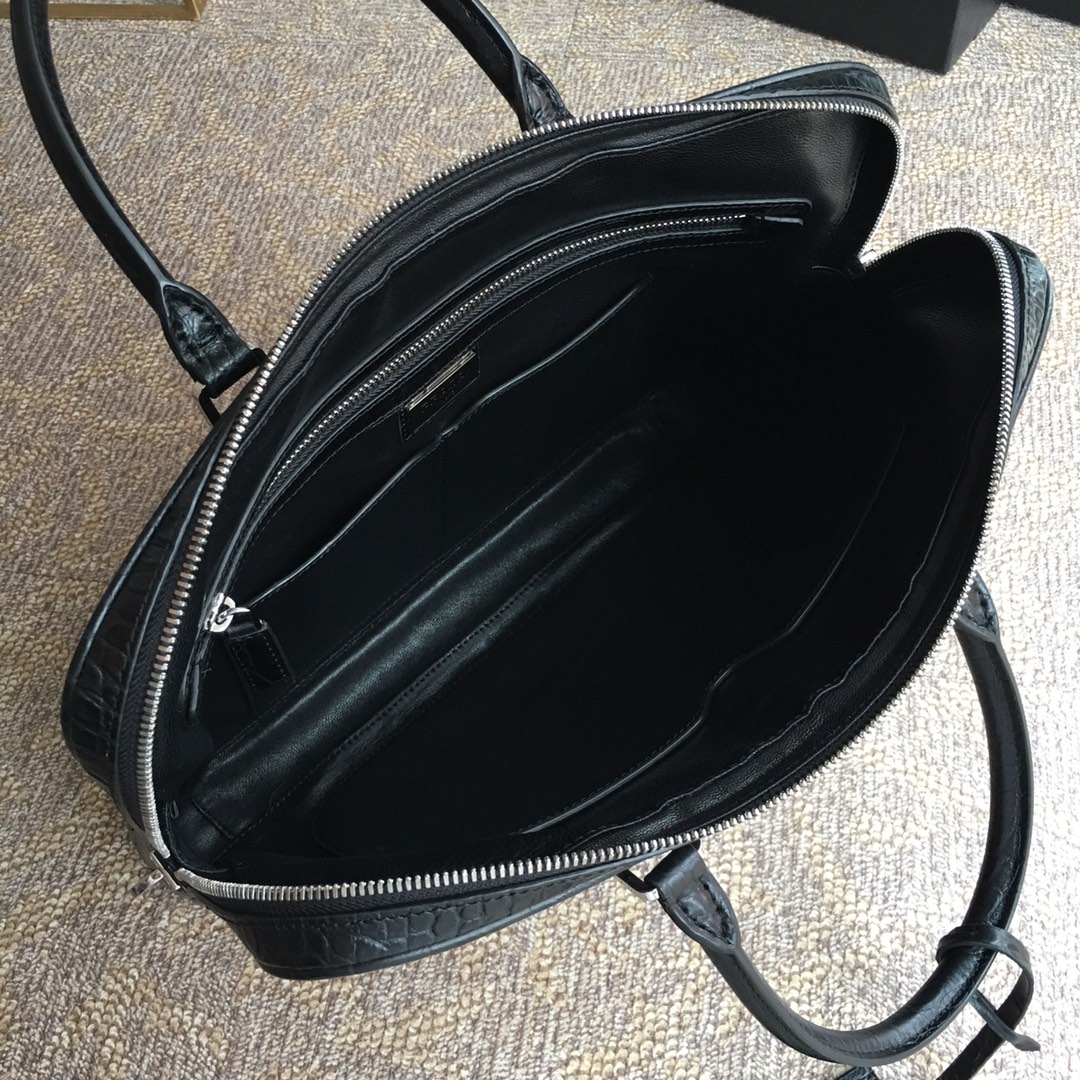 PRADA普拉达鳄鱼纹黑色公文包2VE368