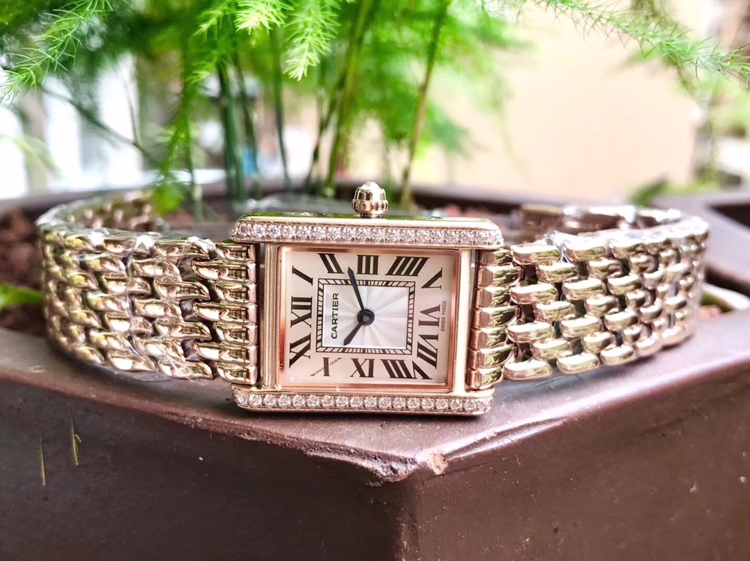 Cartier 女表推荐卡，坦克女款钢带瑞士朗达石英机芯