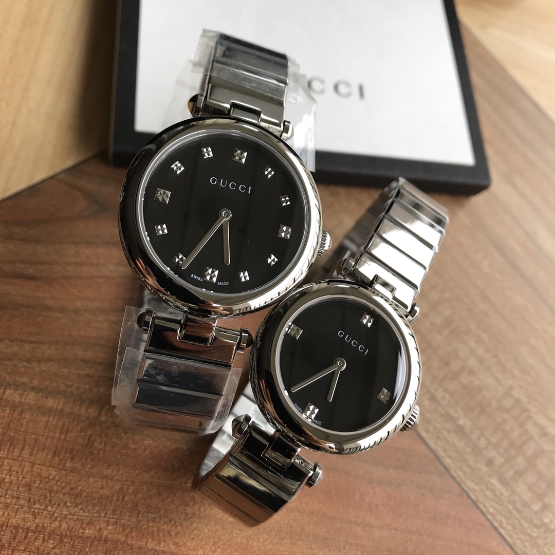 NO:388460,Purchase:, Packaging plus 30. Gucci hot Guccl advertising main model, small and exquisite women's watch, large size ~ 32mm small size ~ 27mm watch diameter, Swiss quartz, the side workmanship is very exquisite, high imitation is not accessible, full packaging, gucci, gucci19860909批:,包装加30.古驰爆款Guccl广告主打款,小巧玲珑女表,大号～32mm小号～27mm表径,瑞士石英,侧面做工非常精致,高仿不可及,全套包装出,,gucci,gucci,Watch