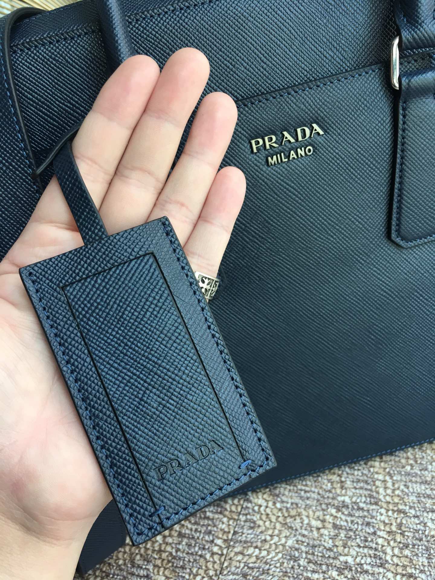 PRADA普拉达进口原厂粗十字纹男士公文包2VE363B