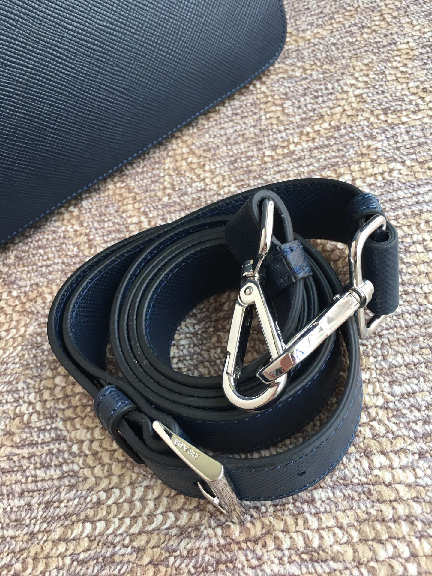 PRADA普拉达进口原厂粗十字纹男士公文包2VE363B