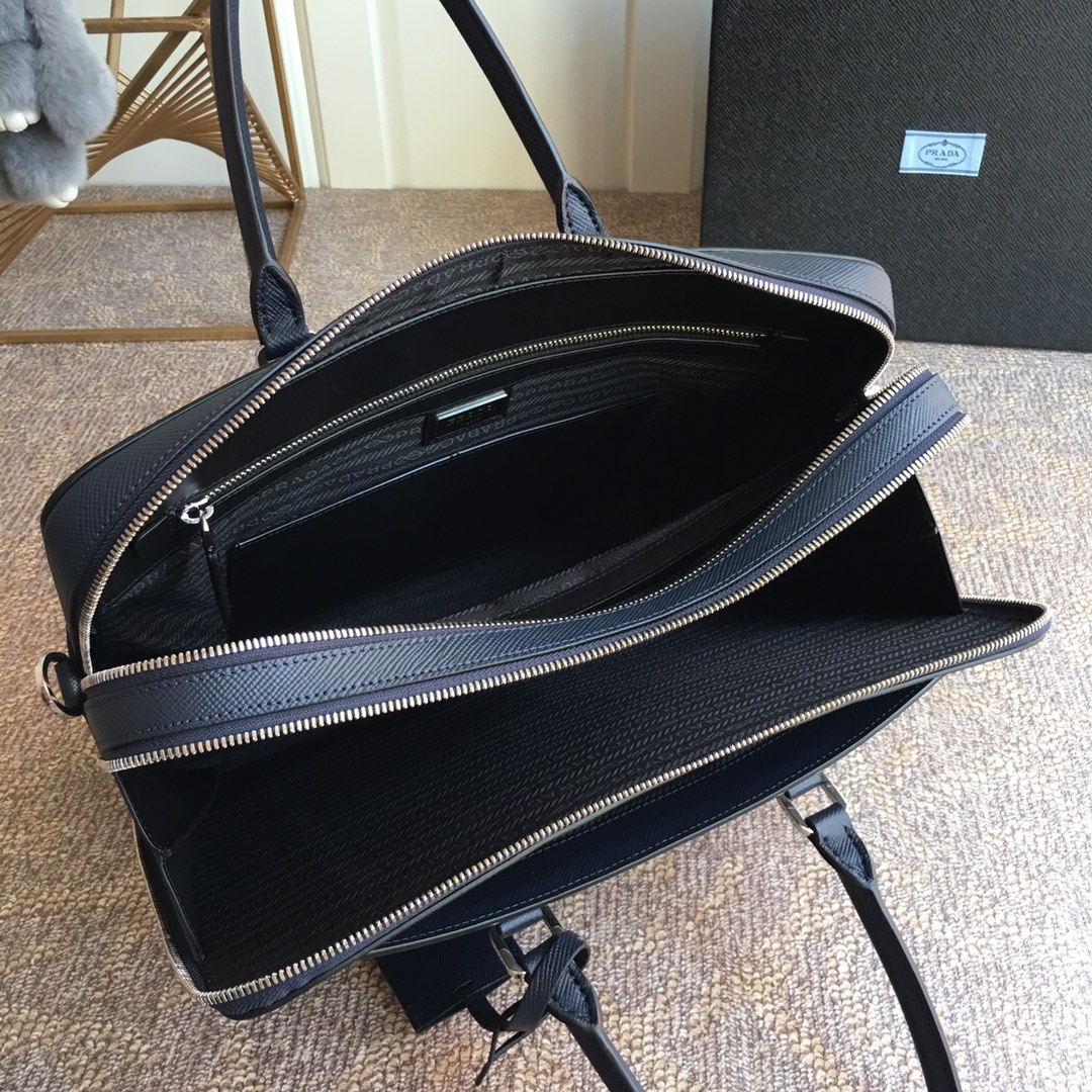 PRADA普拉达进口粗十字纹男士公文包2VE366B