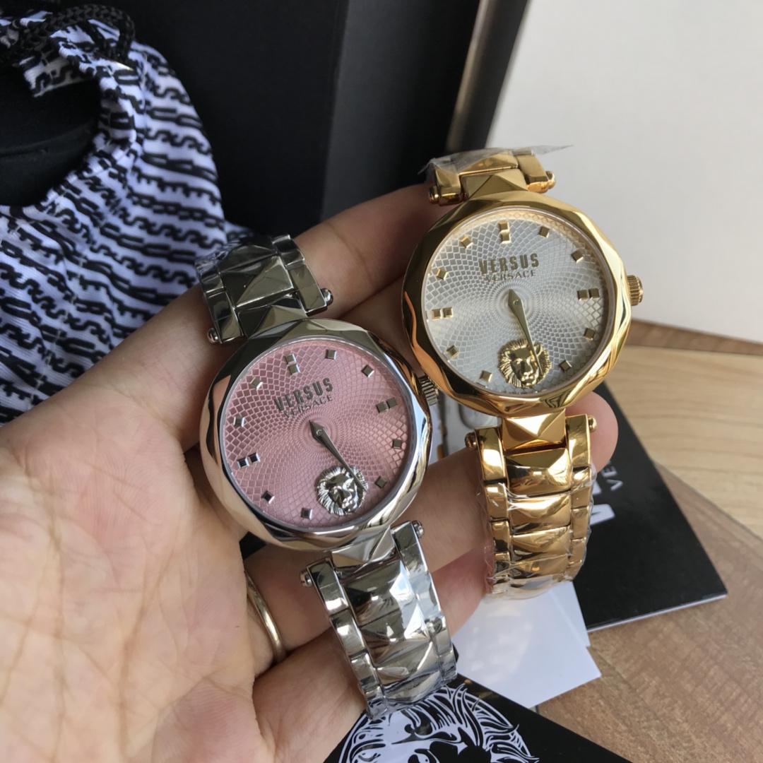 NO:157942,Comment: Versace's sub-brand versus quartz women's watch!  Fashion upstart, ~36mm watch diameter, stainless steel case, inner ring drill!  Simple design, elegant and complete original packaging!  , versace, versace19860909批:范思哲副牌versus石英女表！时尚新贵,～36mm表径,精钢表壳,表内圈钻！设计简洁,上手大方,全套原包装！,,versace,versace,Watch