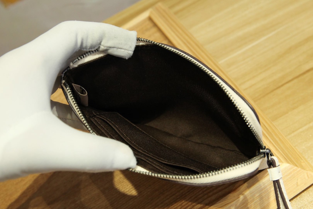 “Prices for Coach Rose and Cashier’s Wallet, Cow Skin Inspection, Cherry Chick, Apple Size” - 图片 3