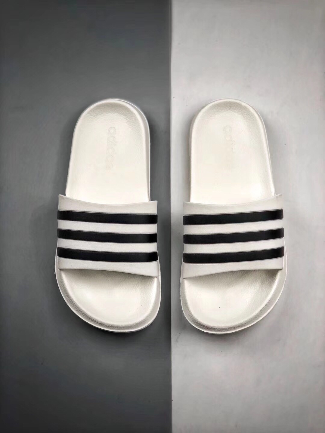 Adidas Original Adilette条纹系列 防水 防滑 超软舒适 被无数街拍潮人穿到烂，撞鞋率极高的一款拖鞋，简约的条纹配以各种撞色，专属Adidas运用到拖鞋上，带来强烈的运动感。Size： 35 36 37 38 39 40 41 42 43 44 45