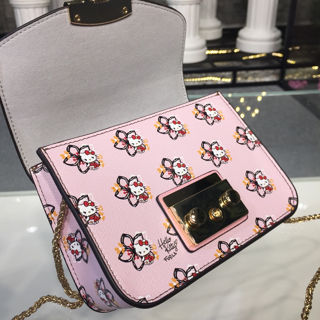 Découvrez les sacs à main Messenger italiens de Furl'a : un style inégalé, des prix imbattables_voghion.com