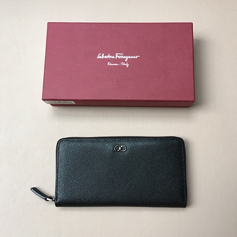 Rare duplicate item [SF] Ferragamo counter synchronizes the latest fashion U-shaped zipper clutch AK-669785 imported pearl fish pattern