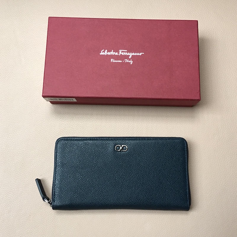 Rare pair of items Ferragamo [SF] counter syncs with the latest fashion U-shaped zipper clutch AK-669785 imported pearl fish pattern cow