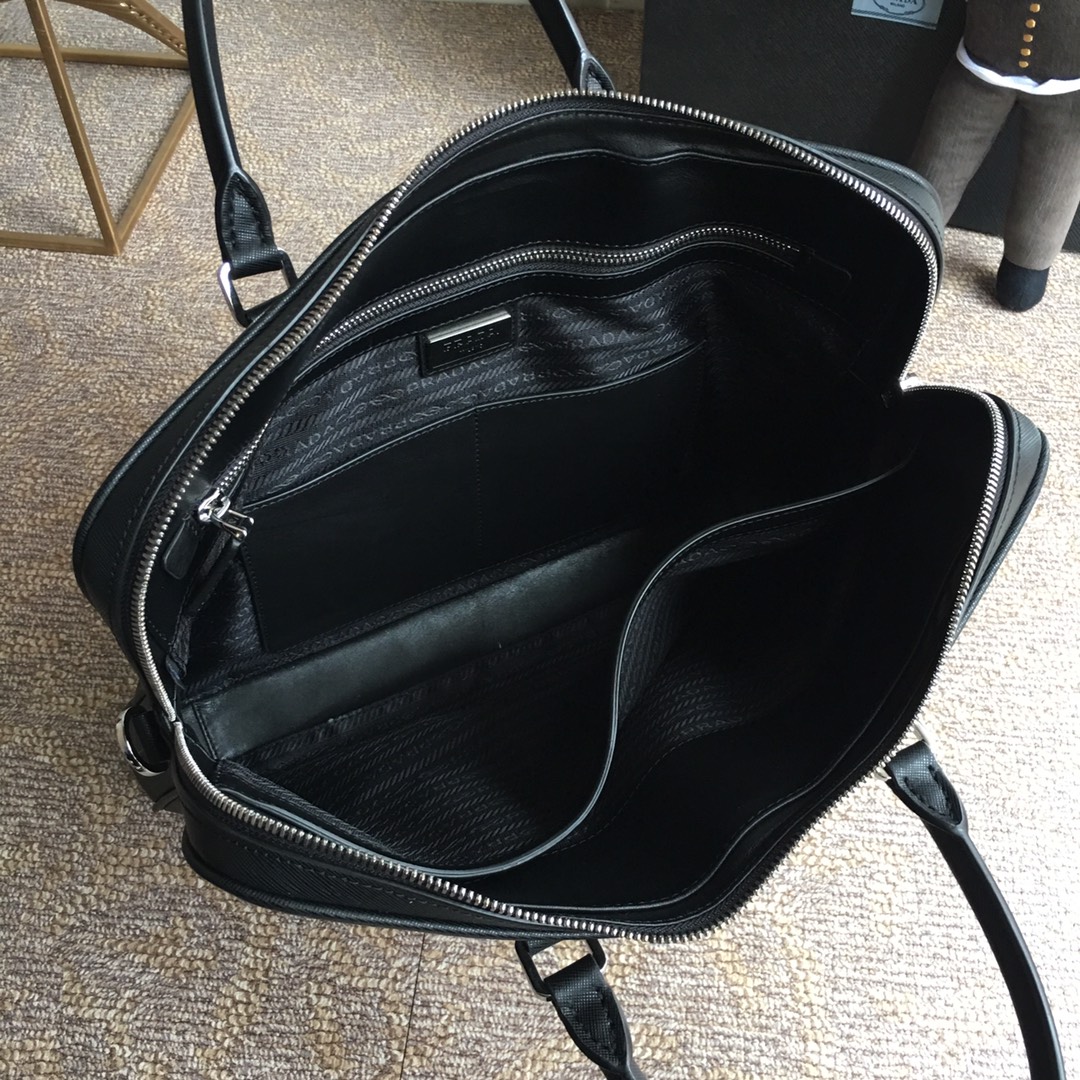 PRADA普拉达进口十字纹牛皮公文包0368