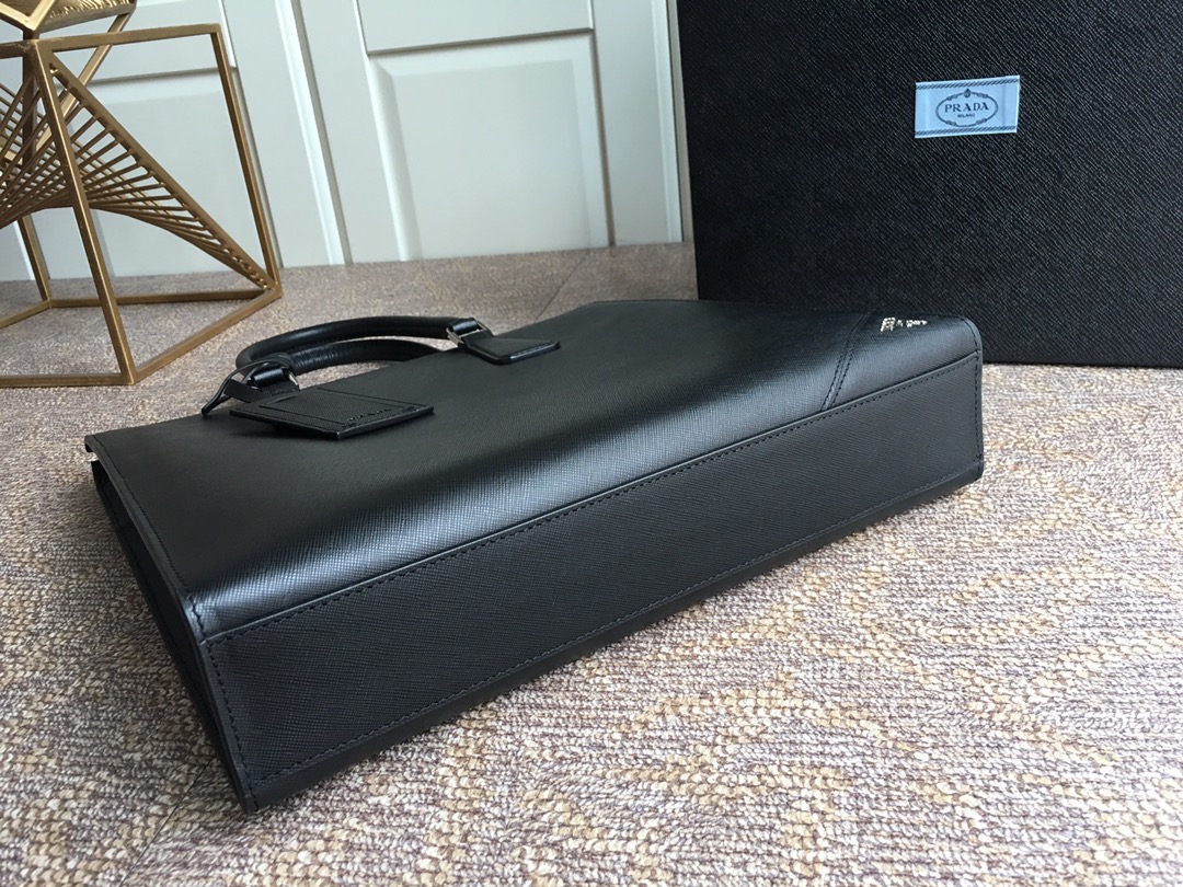 PRADA普拉达角唛手提包1079