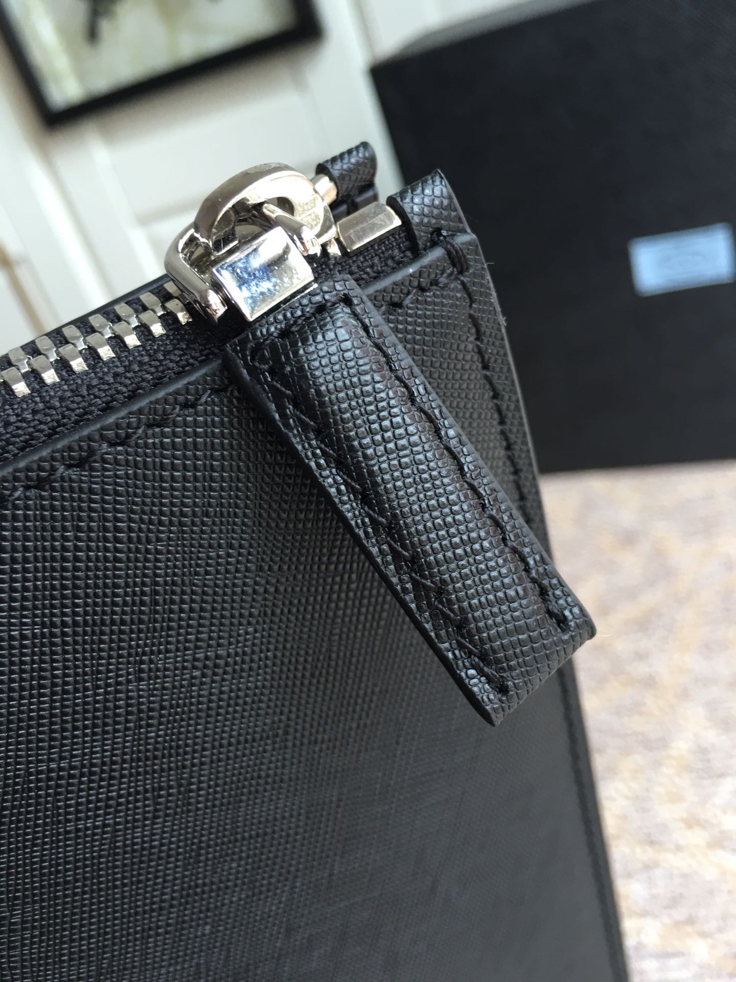 PRADA普拉达角唛手提包1079