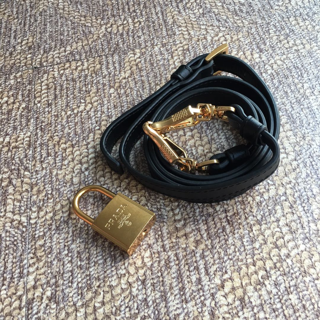 PRADA普拉达十字纹牛皮手提包lBA046