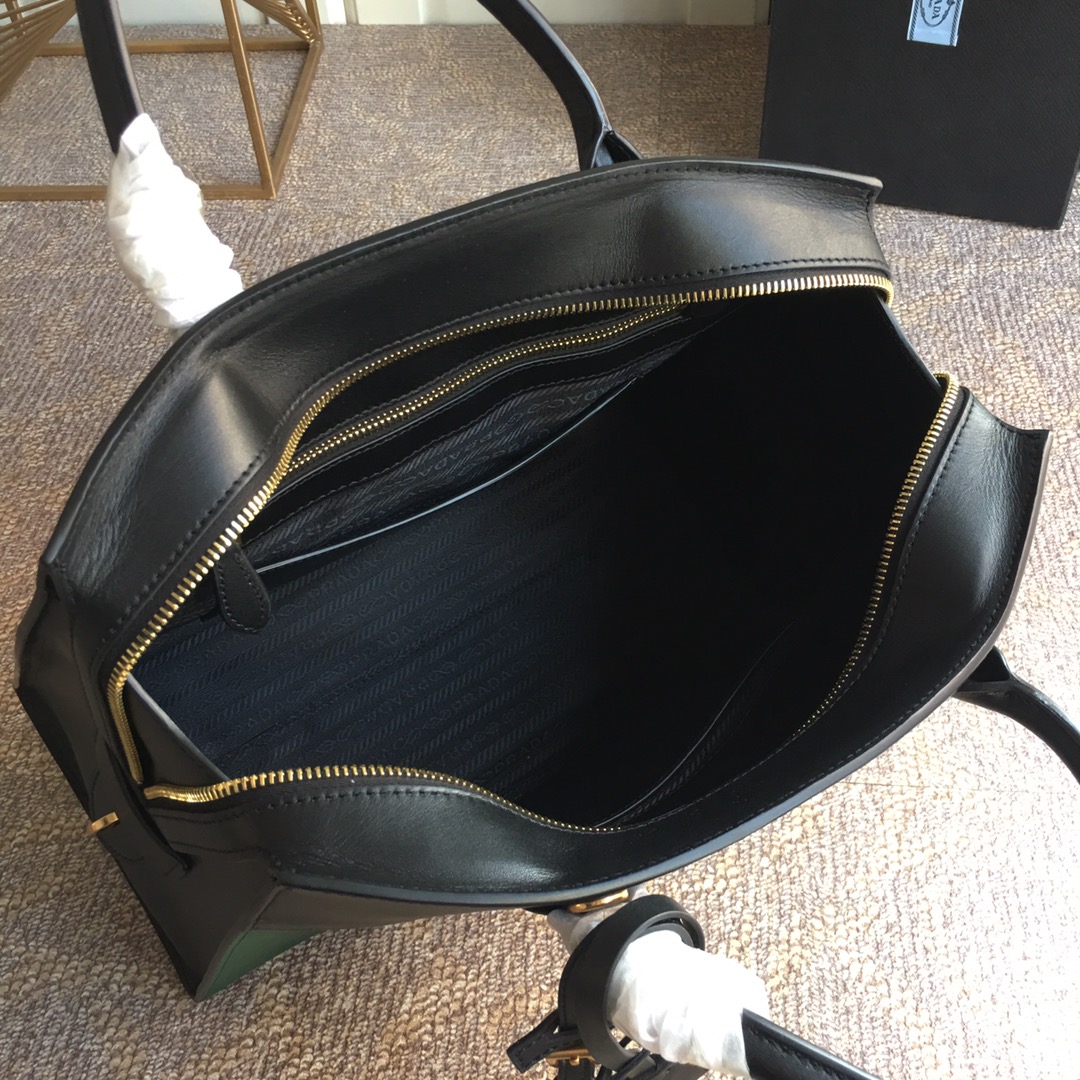 PRADA普拉达十字纹牛皮手提包lBA046